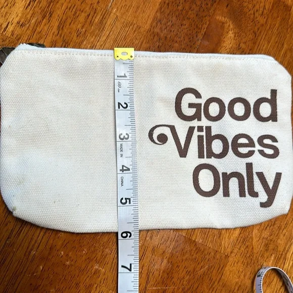 Sun Bum Make-Up Bag - Picture 5 of 5